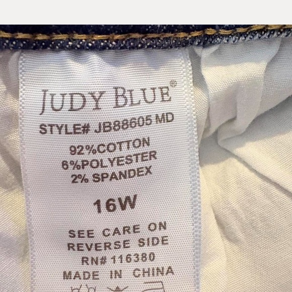 Judy Blue Light Wash Distressed Jeans - Picture 3 of 3